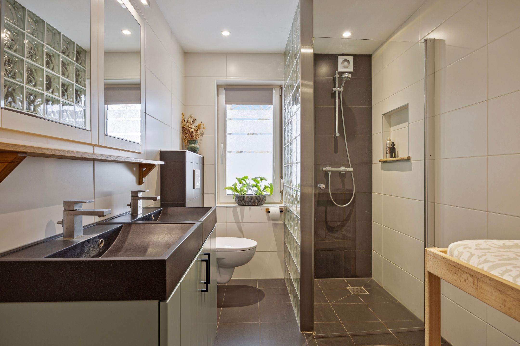 Photo 27 of Wingerd 61