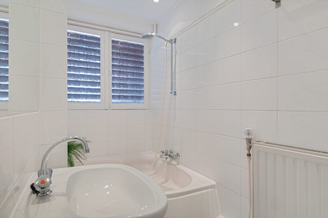 Spacious 4-Room Apartment with Southwest Balcony in Amstelveen — 22