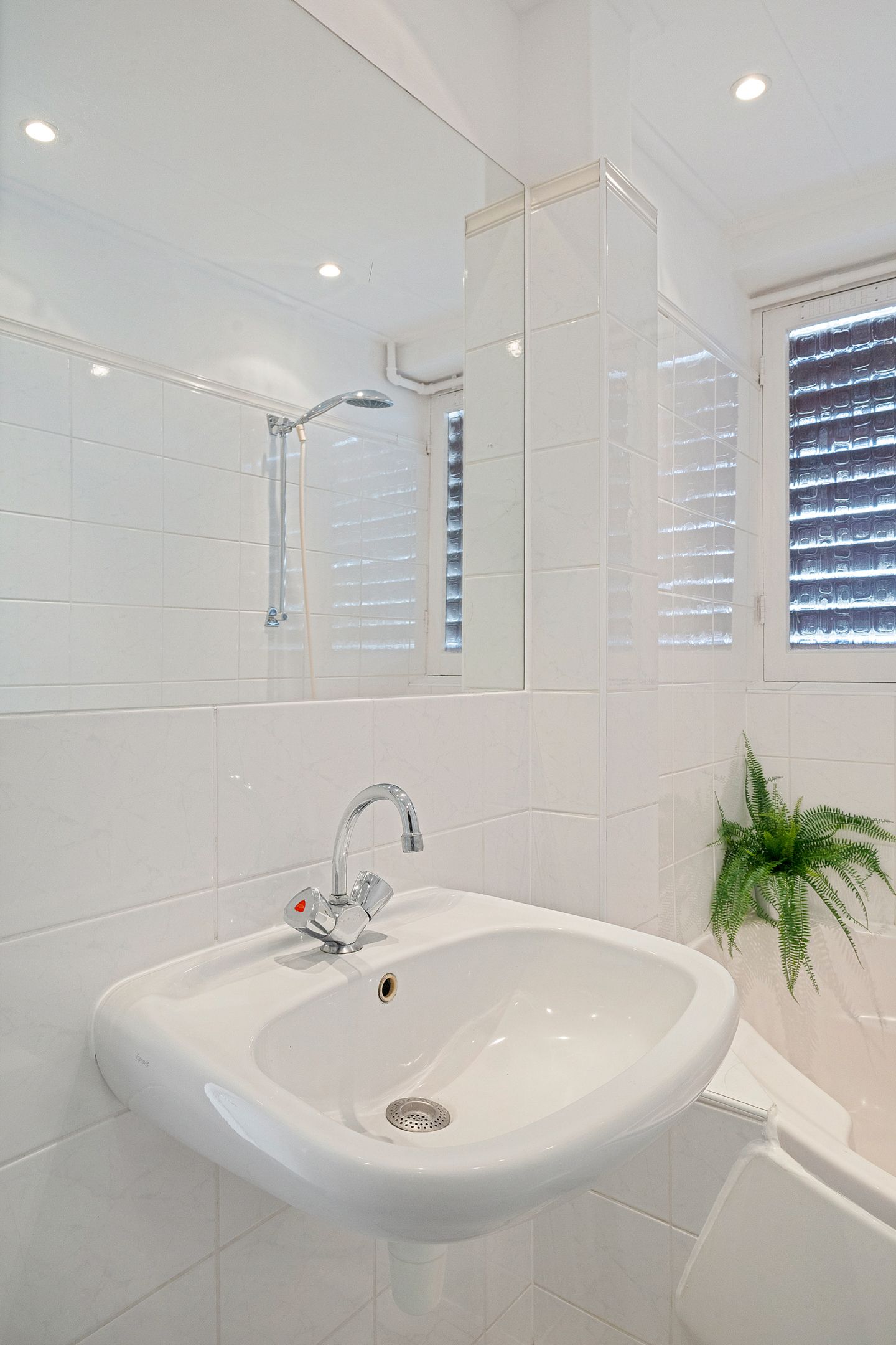 Spacious 4-Room Apartment with Southwest Balcony in Amstelveen — 24