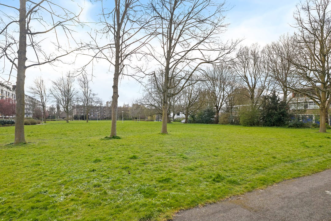 Spacious 4-Room Apartment with Southwest Balcony in Amstelveen — 31