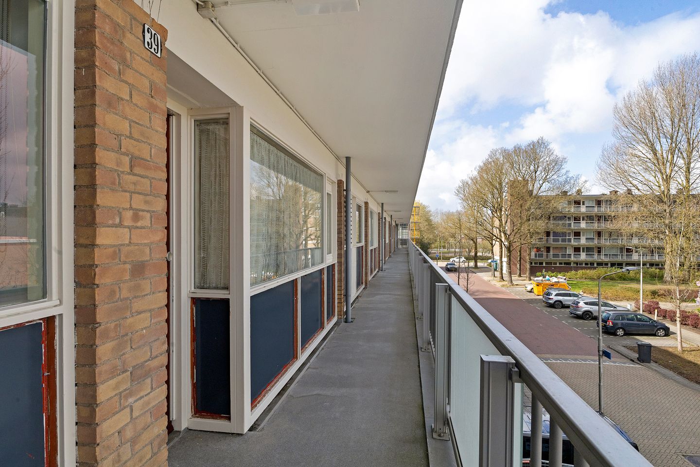 Spacious 4-Room Apartment with Southwest Balcony in Amstelveen — 28