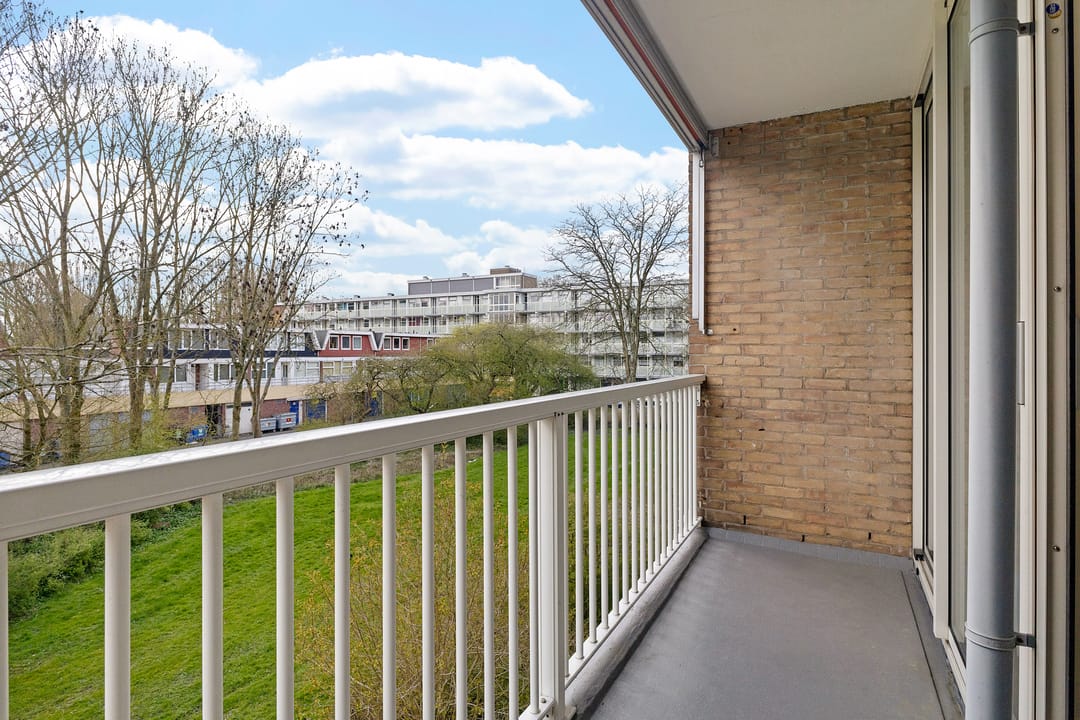 Spacious 4-Room Apartment with Southwest Balcony in Amstelveen — 30