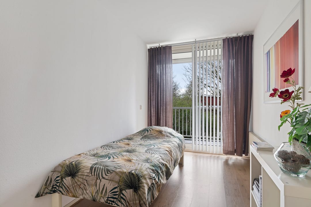 Spacious 4-Room Apartment with Southwest Balcony in Amstelveen — 16