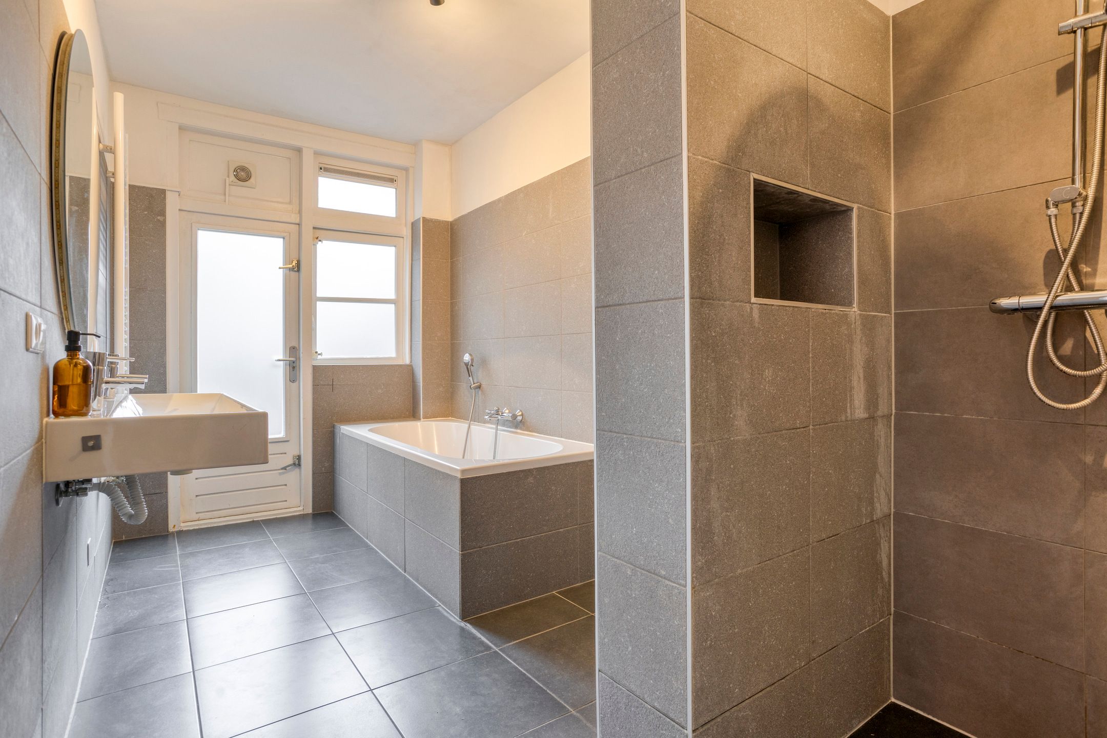 Foto 18 van Bonairestraat 92