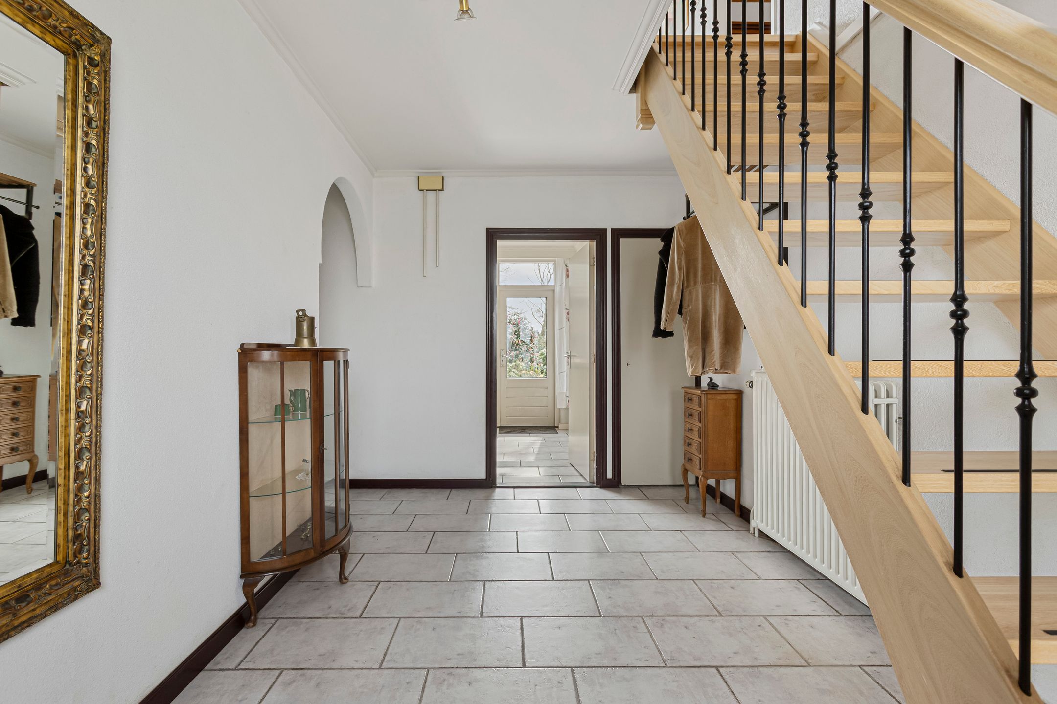 Detached Home with Spacious Barn and Expansive Garden in Wooded Setting — 7