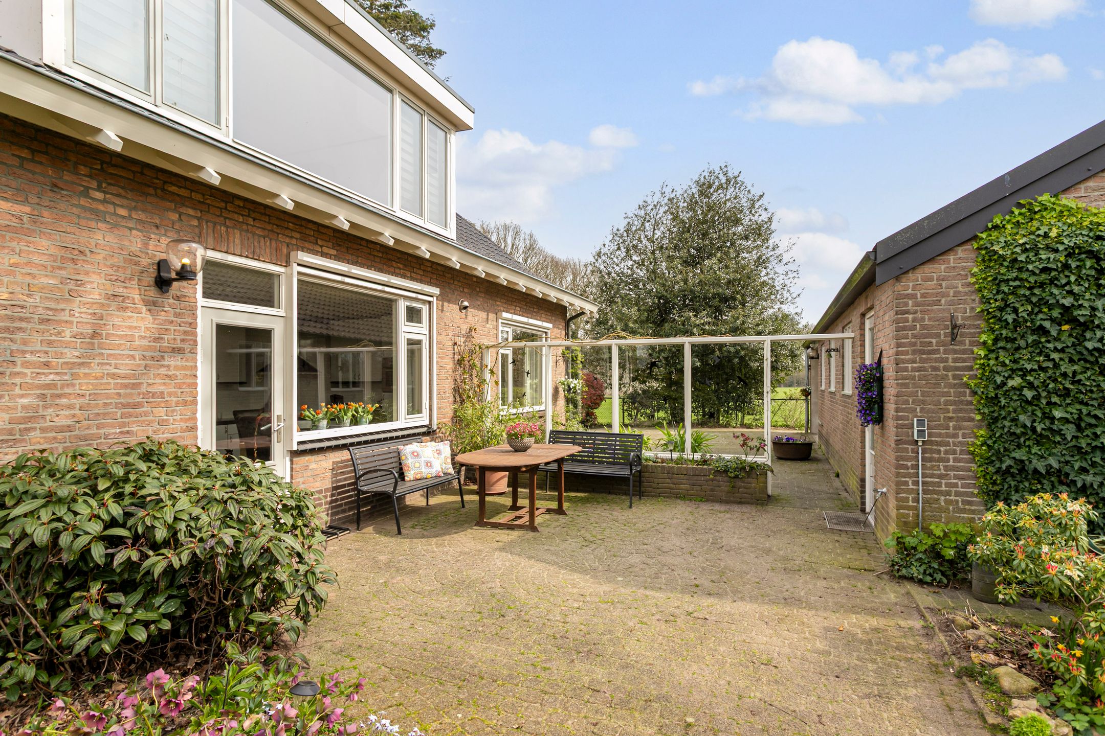 Detached Home with Spacious Barn and Expansive Garden in Wooded Setting — 28