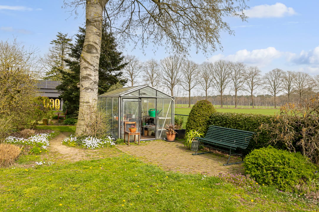 Detached Home with Spacious Barn and Expansive Garden in Wooded Setting — 35