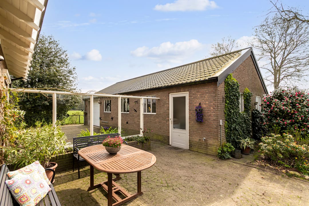 Detached Home with Spacious Barn and Expansive Garden in Wooded Setting — 24
