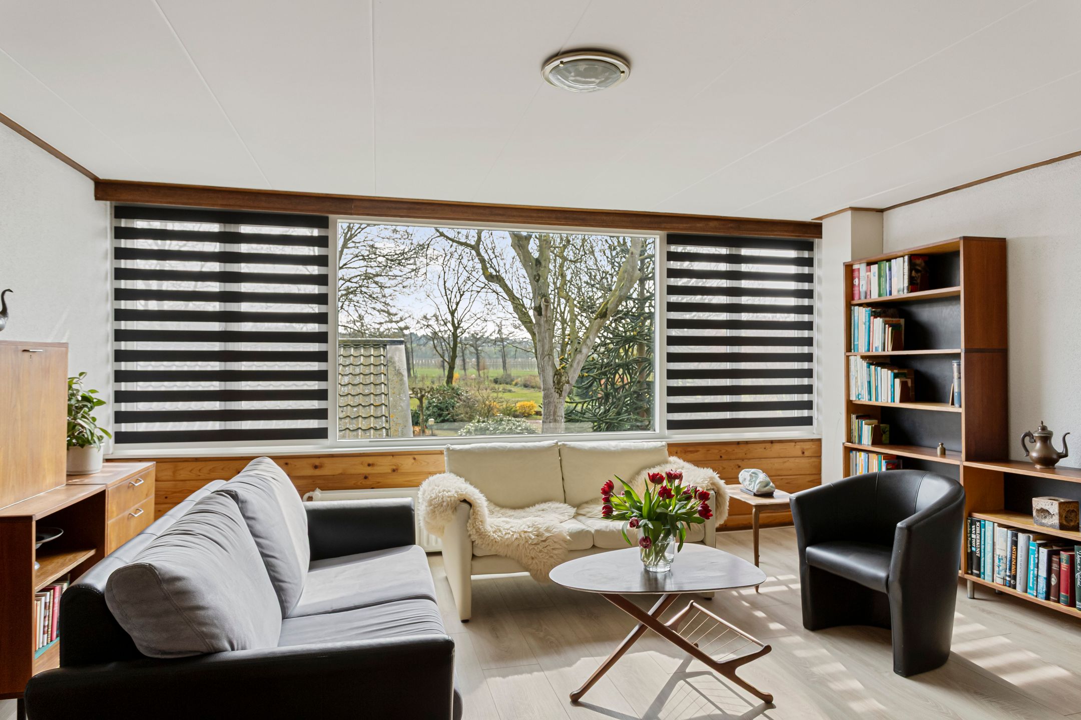 Detached Home with Spacious Barn and Expansive Garden in Wooded Setting — 19