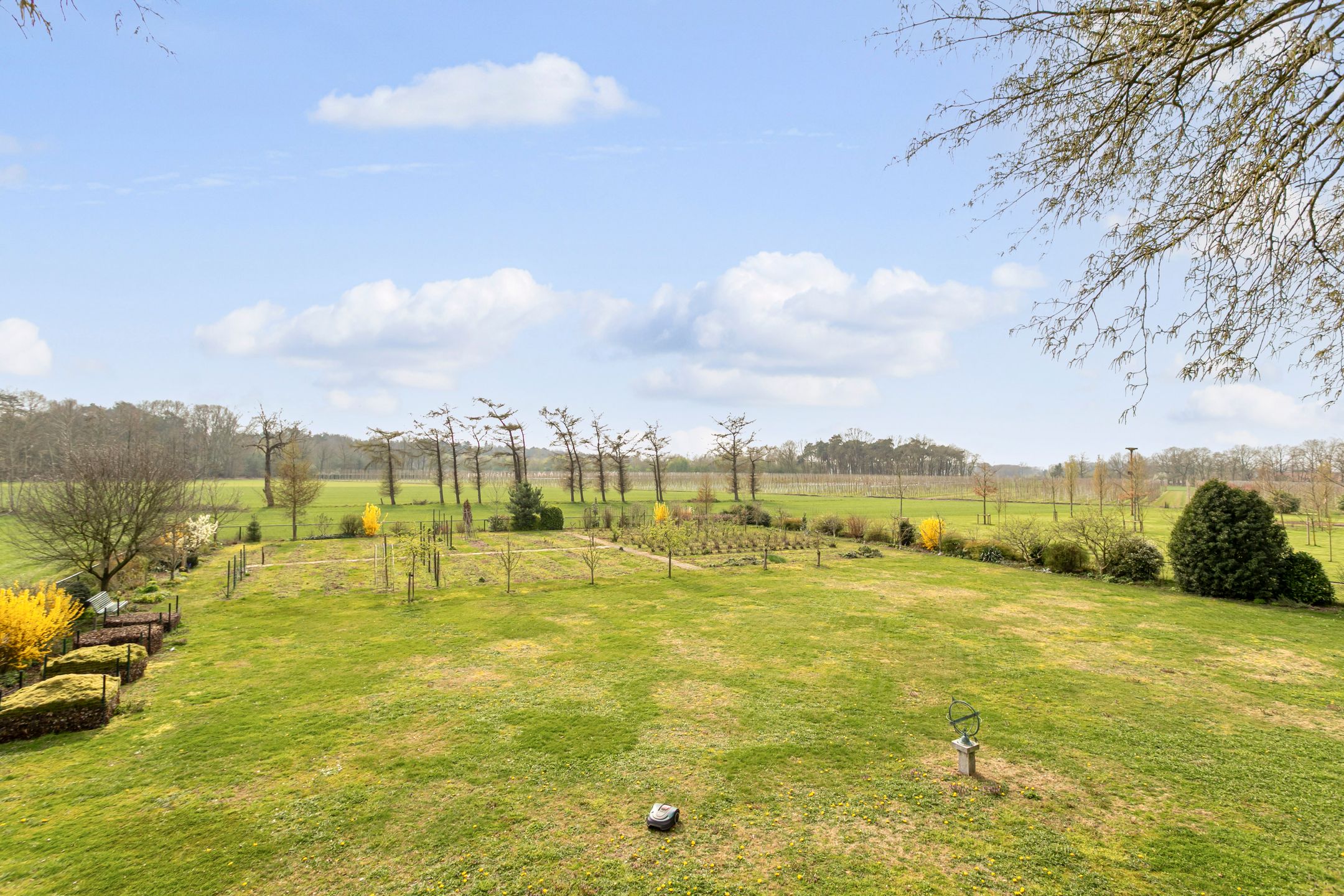 Detached Home with Spacious Barn and Expansive Garden in Wooded Setting — 36