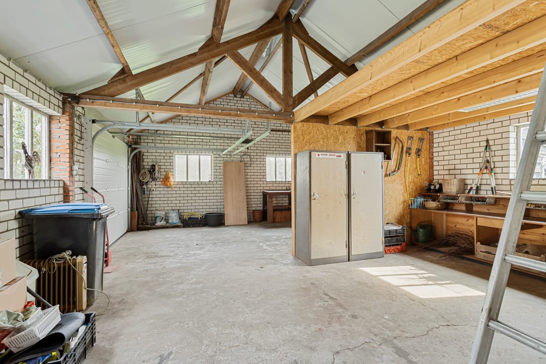 Detached Home with Spacious Barn and Expansive Garden in Wooded Setting — 26