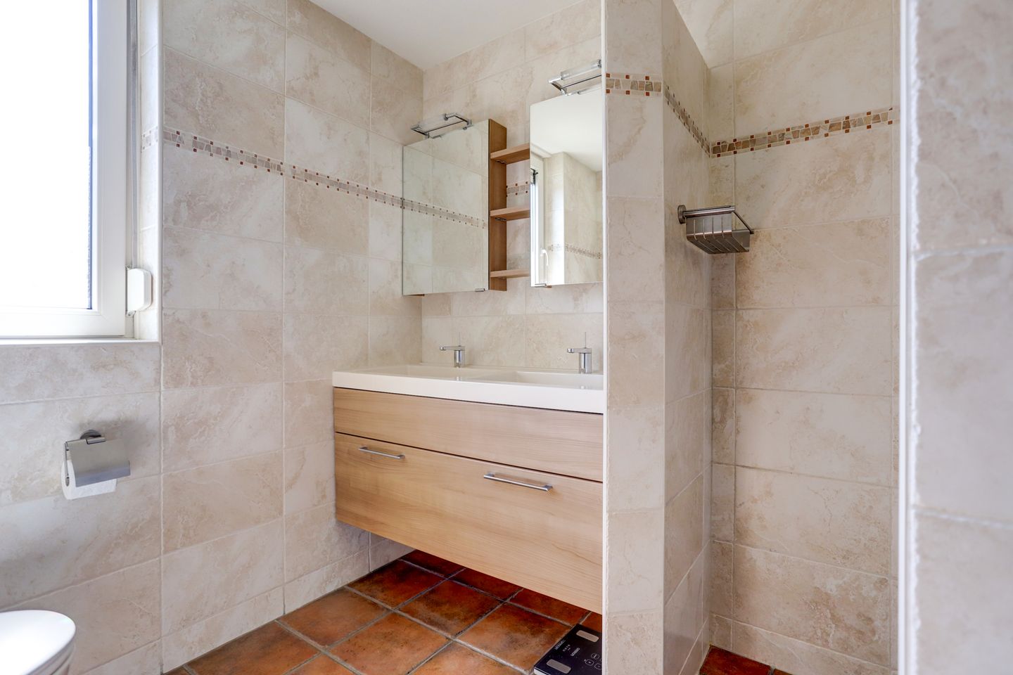 Photo 25 of Gele Lis 24