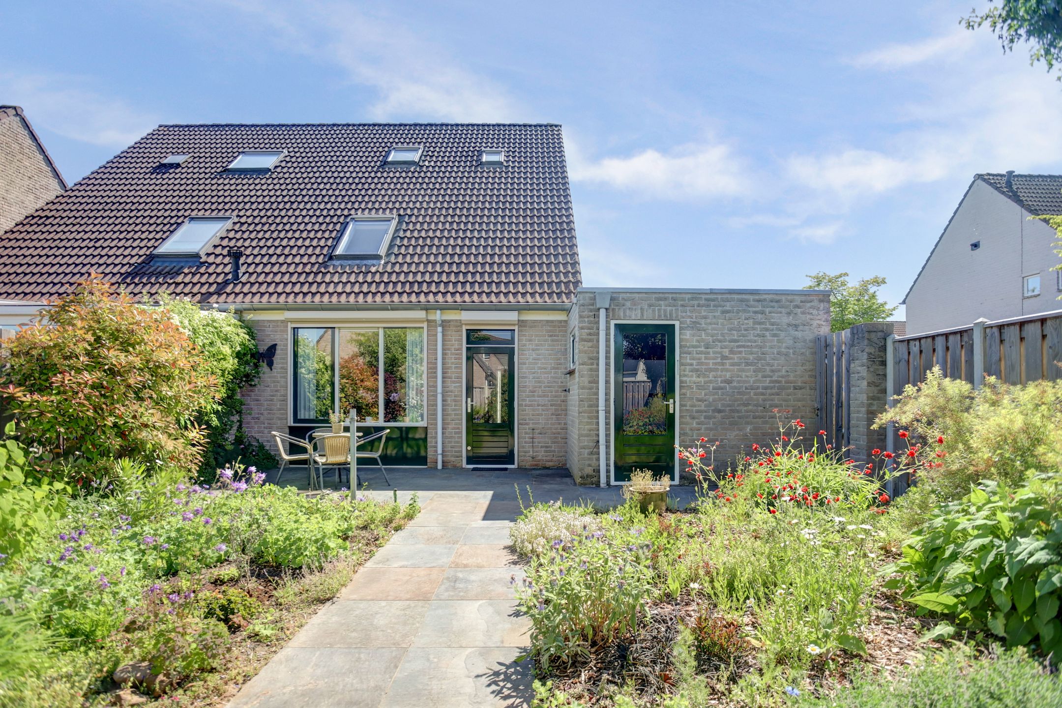 Photo 39 of Gele Lis 24