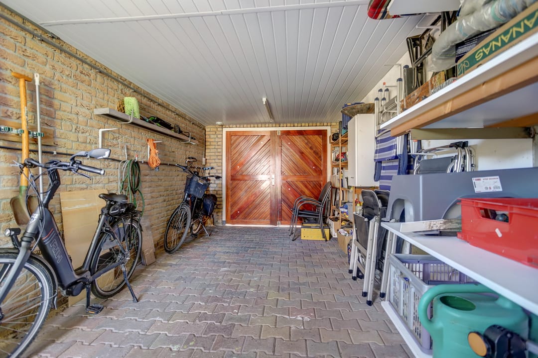 Photo 43 of Gele Lis 24