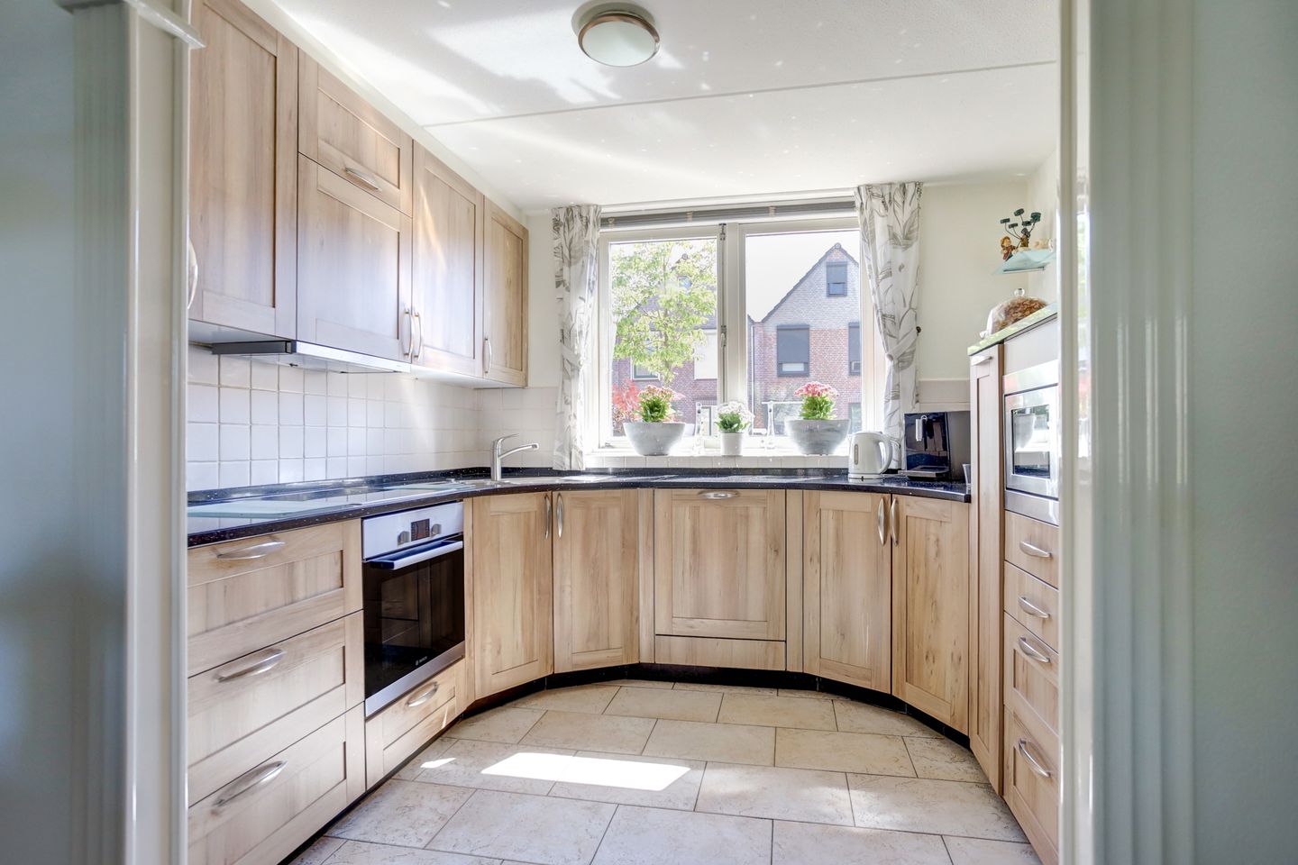 Photo 14 of Gele Lis 24