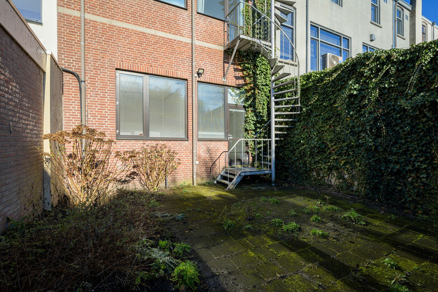 Unique townhouse with garden in Breda Zandberg, ready for transformation — 50