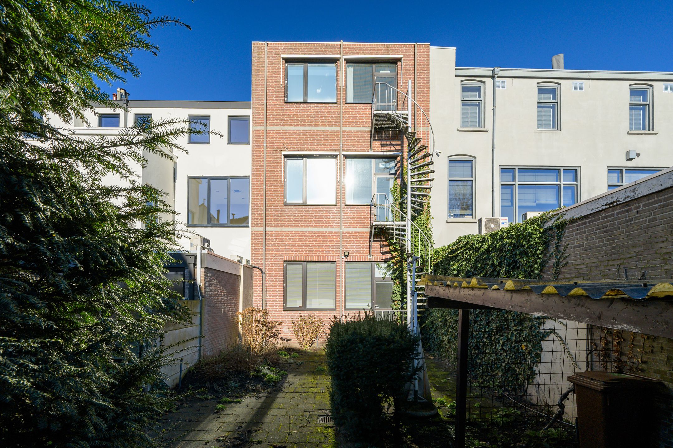 Unique townhouse with garden in Breda Zandberg, ready for transformation — 49