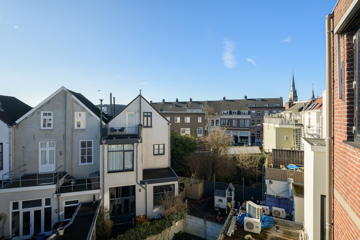 Unique townhouse with garden in Breda Zandberg, ready for transformation — 48