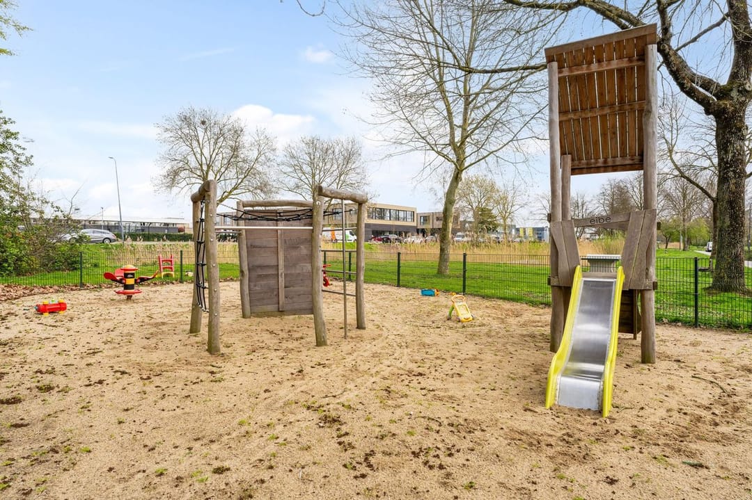 Sustainable Family Home with Four Bedrooms in De Kruiskamp — 43