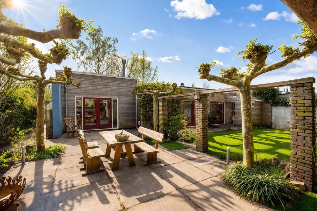 Spacious Bungalow with Guest House Adjacent to Nature Reserve — 45