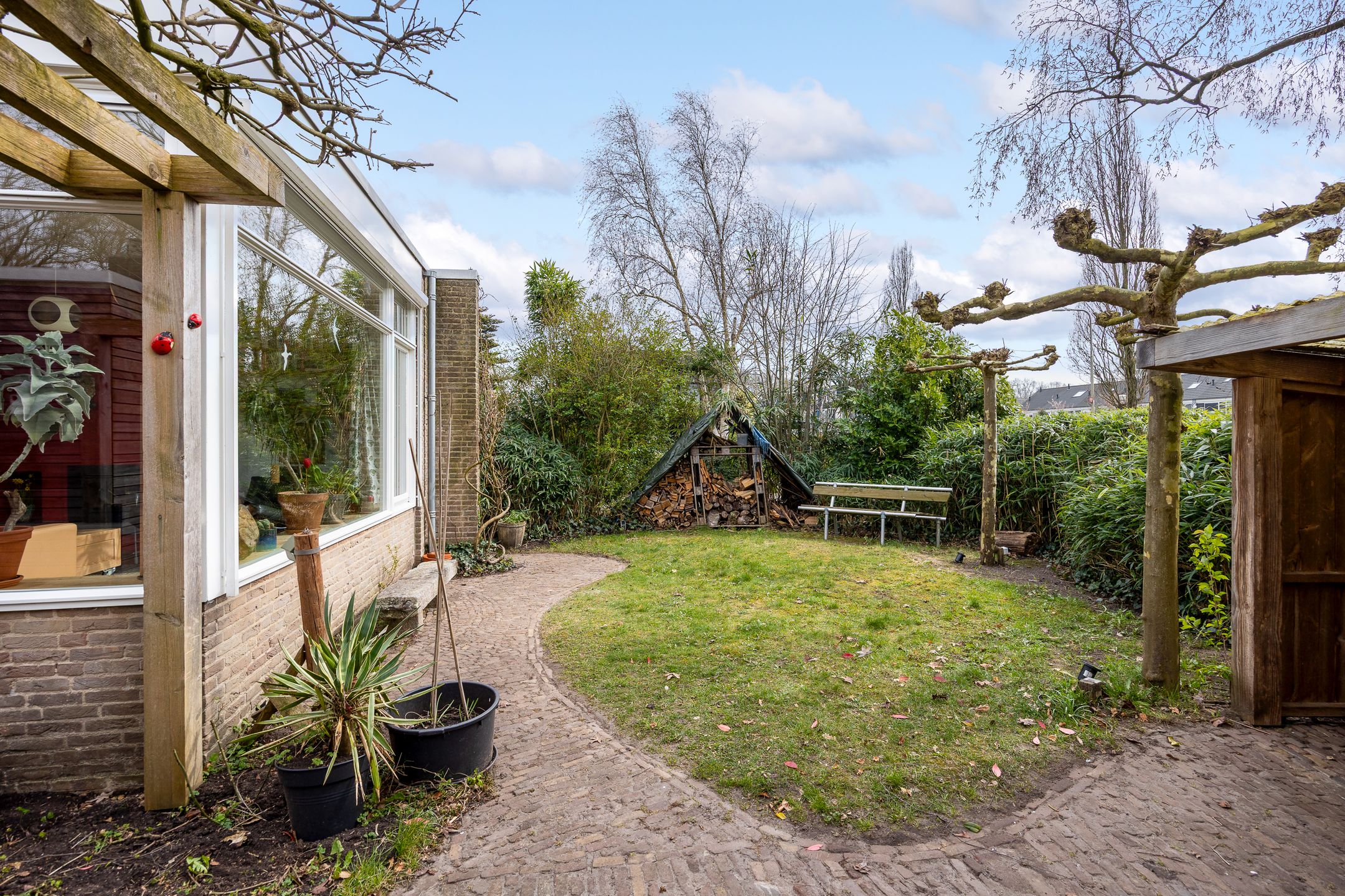 Spacious Bungalow with Guest House Adjacent to Nature Reserve — 49