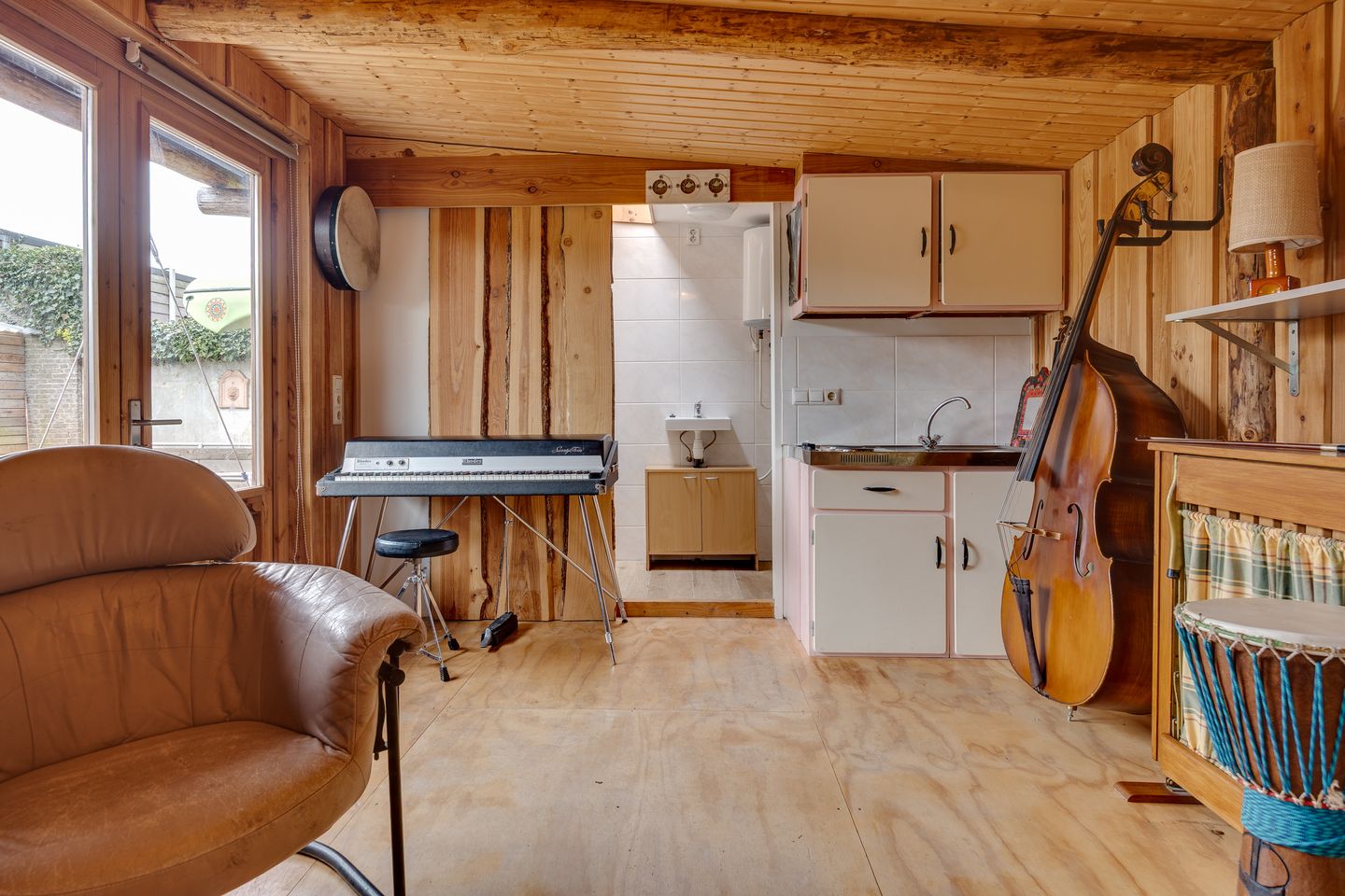 Spacious Bungalow with Guest House Adjacent to Nature Reserve — 40