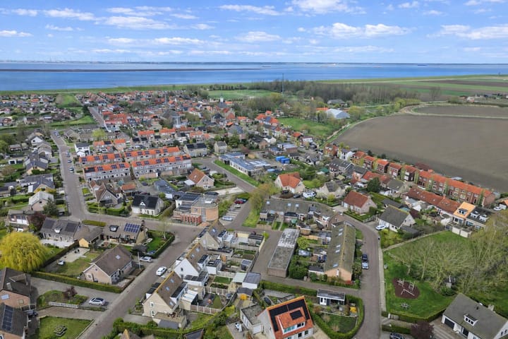 Photo 2 of Pastoor J.A.M. van den Muijsenbergstraat 27