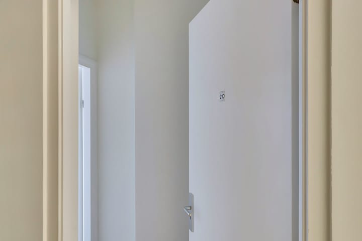 Photo 4 of Johannes Uitenbogaertstraat 21-D