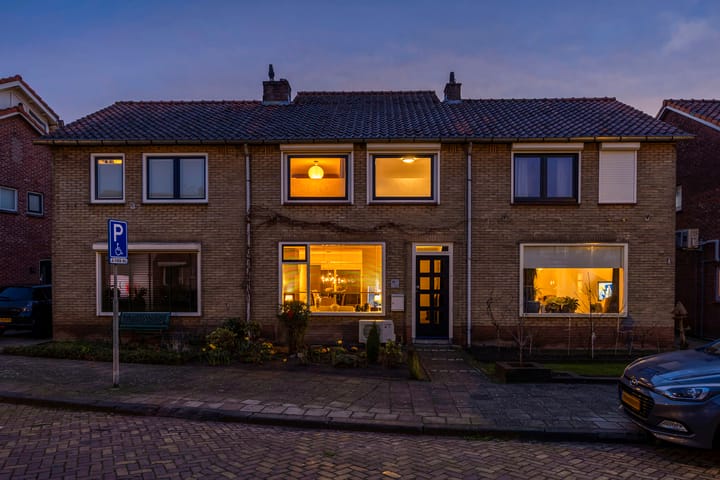 Tussenwoning te koop: Lepelaarstraat 10, Hengelo