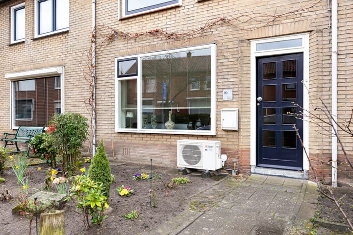 Tussenwoning te koop: Lepelaarstraat 10, Hengelo