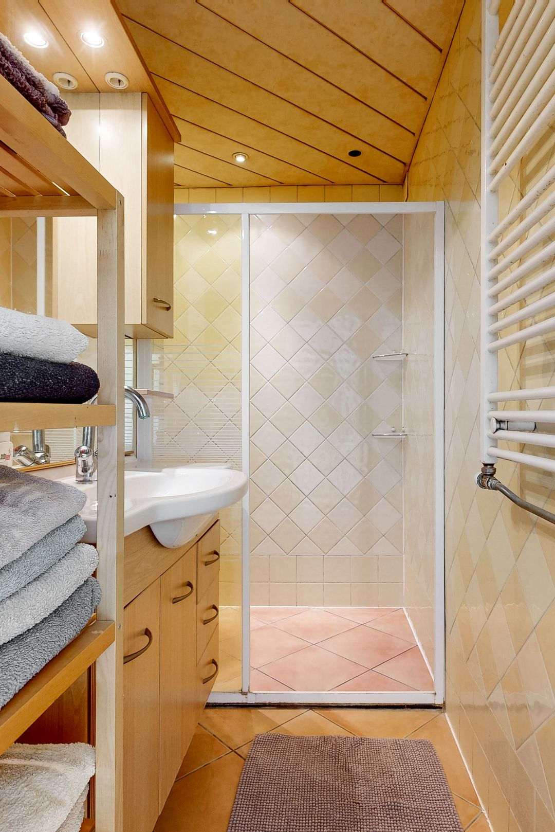 Spacious Apartment with Two Bedrooms and Balconon with Green Views — 22