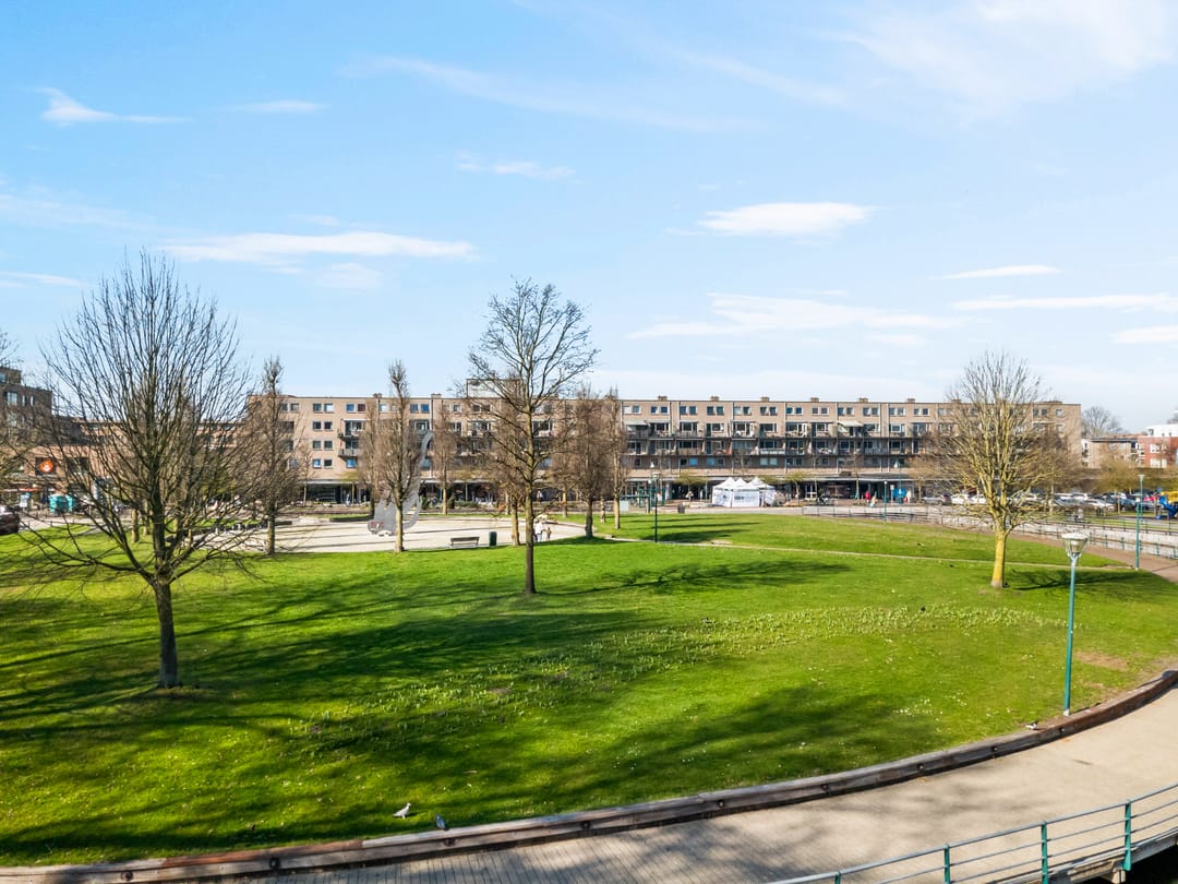 Spacious Apartment with Two Bedrooms and Balconon with Green Views — 27