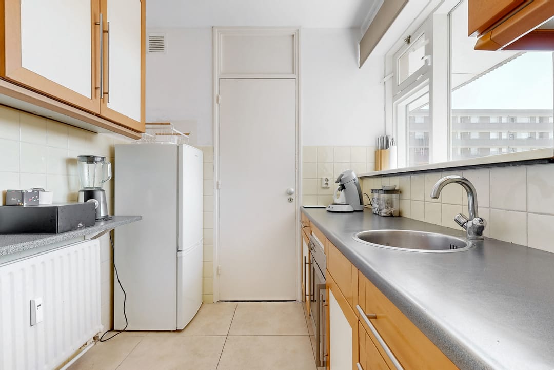 Spacious Apartment with Two Bedrooms and Balconon with Green Views — 17