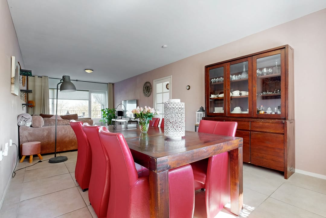 Spacious Apartment with Two Bedrooms and Balconon with Green Views — 13