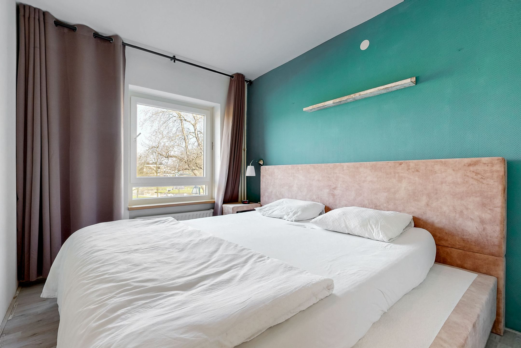 Spacious Apartment with Two Bedrooms and Balconon with Green Views — 18