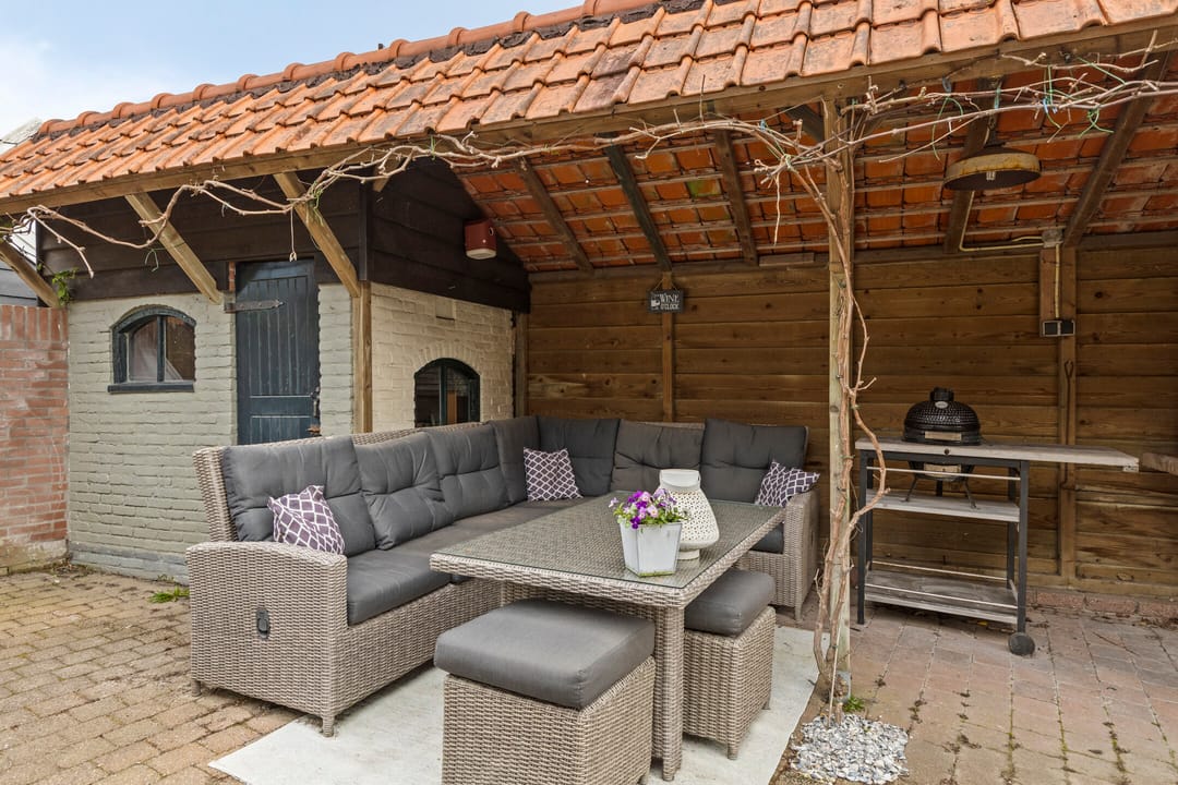 Spacious detached home with independent B&B in Nieuwerkerk center — 72