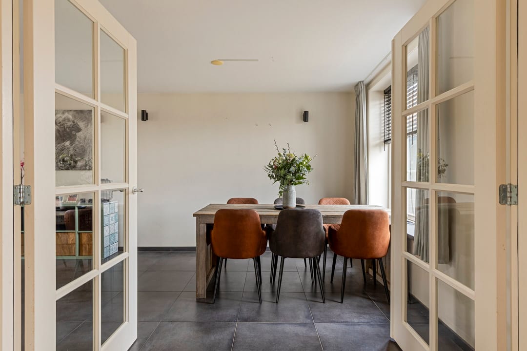 Spacious detached home with independent B&B in Nieuwerkerk center — 17