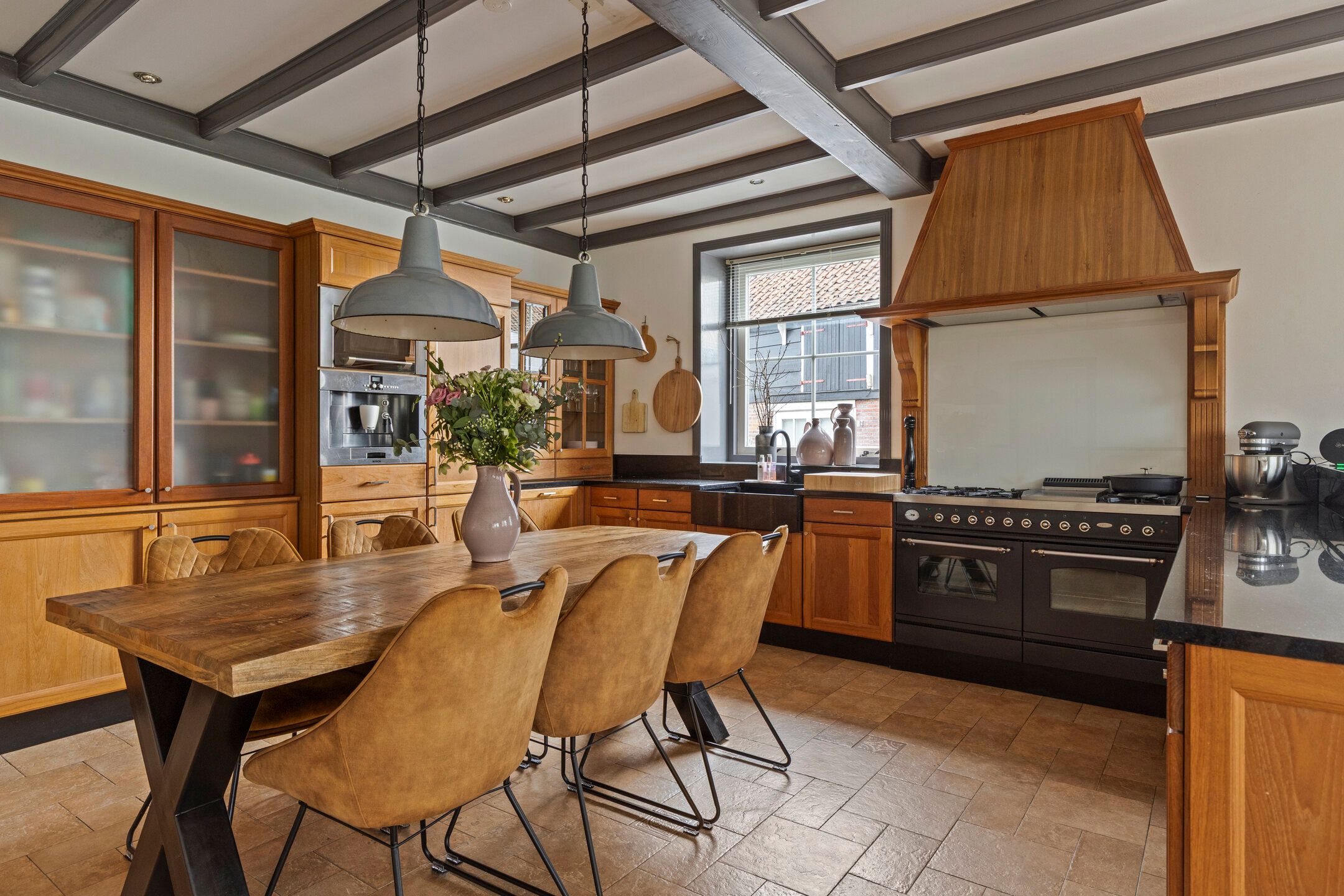Spacious detached home with independent B&B in Nieuwerkerk center — 24