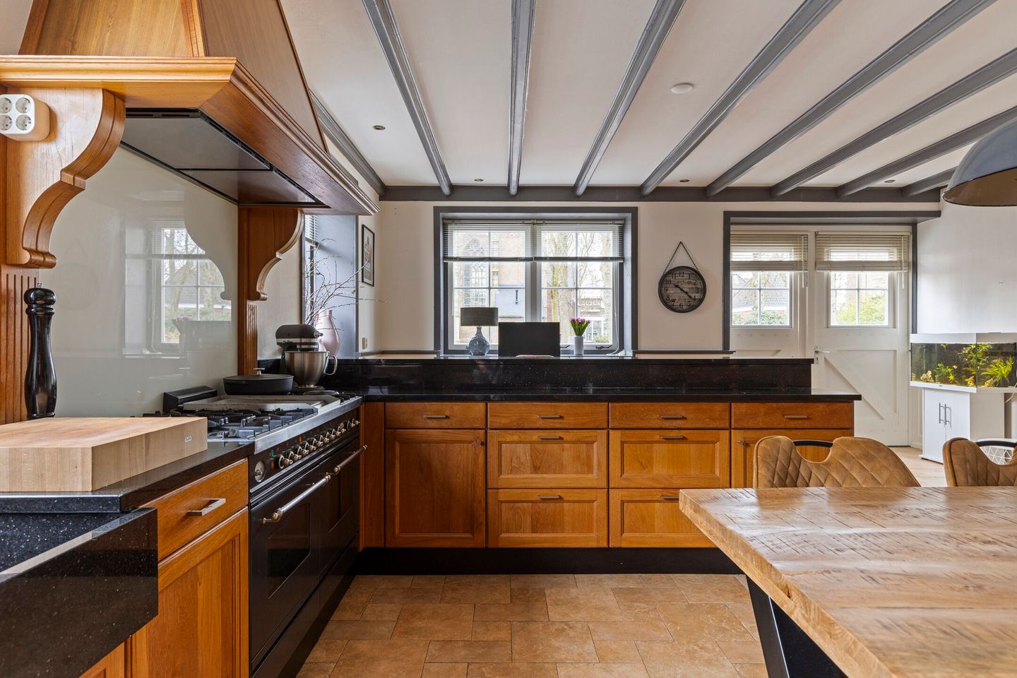 Spacious detached home with independent B&B in Nieuwerkerk center — 25