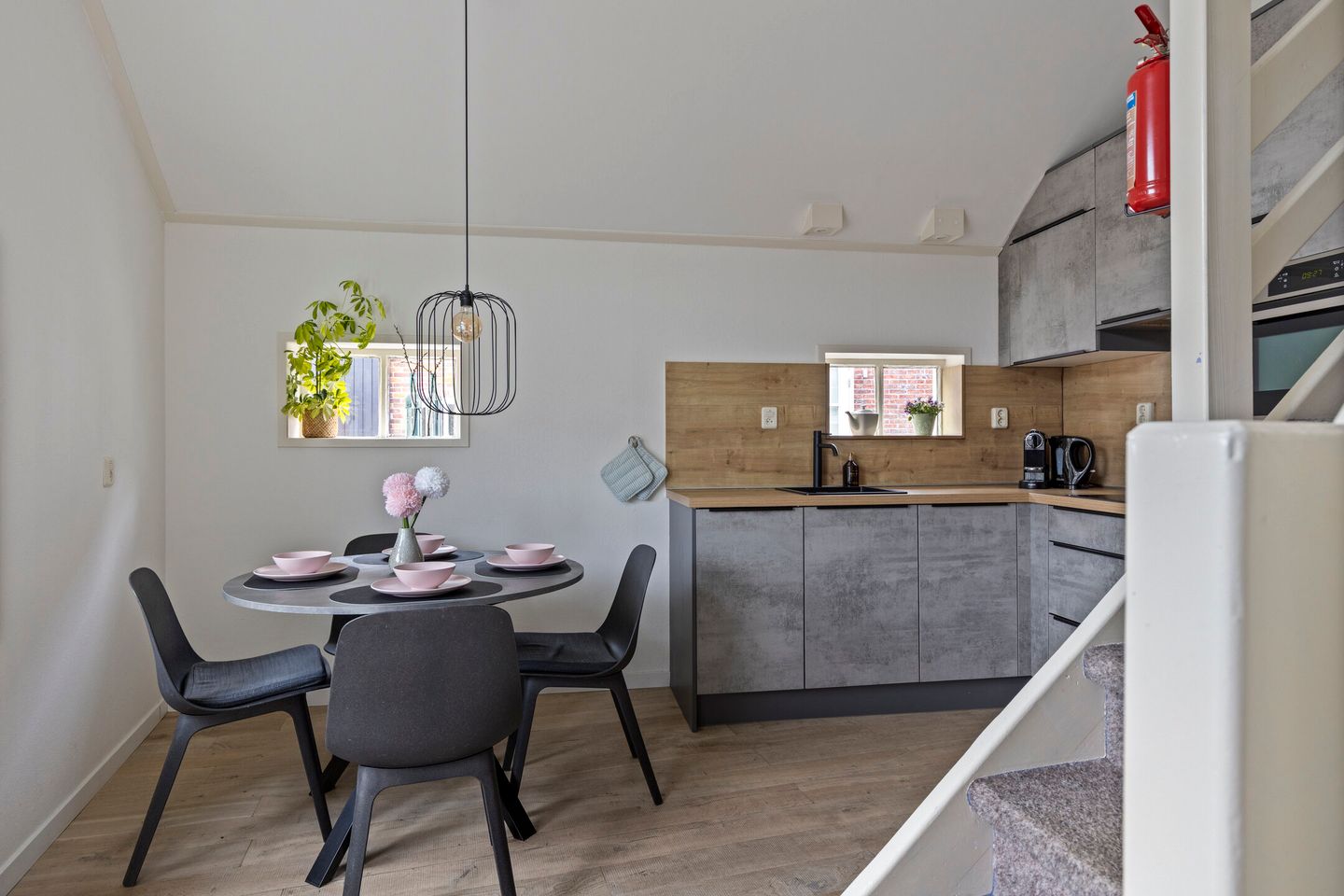 Spacious detached home with independent B&B in Nieuwerkerk center — 49