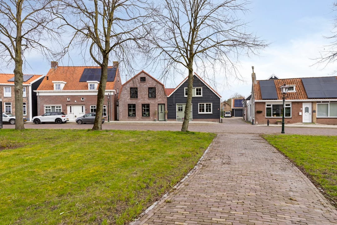 Spacious detached home with independent B&B in Nieuwerkerk center — 67