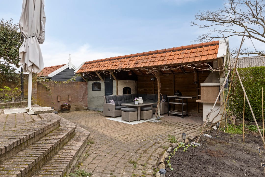 Spacious detached home with independent B&B in Nieuwerkerk center — 70