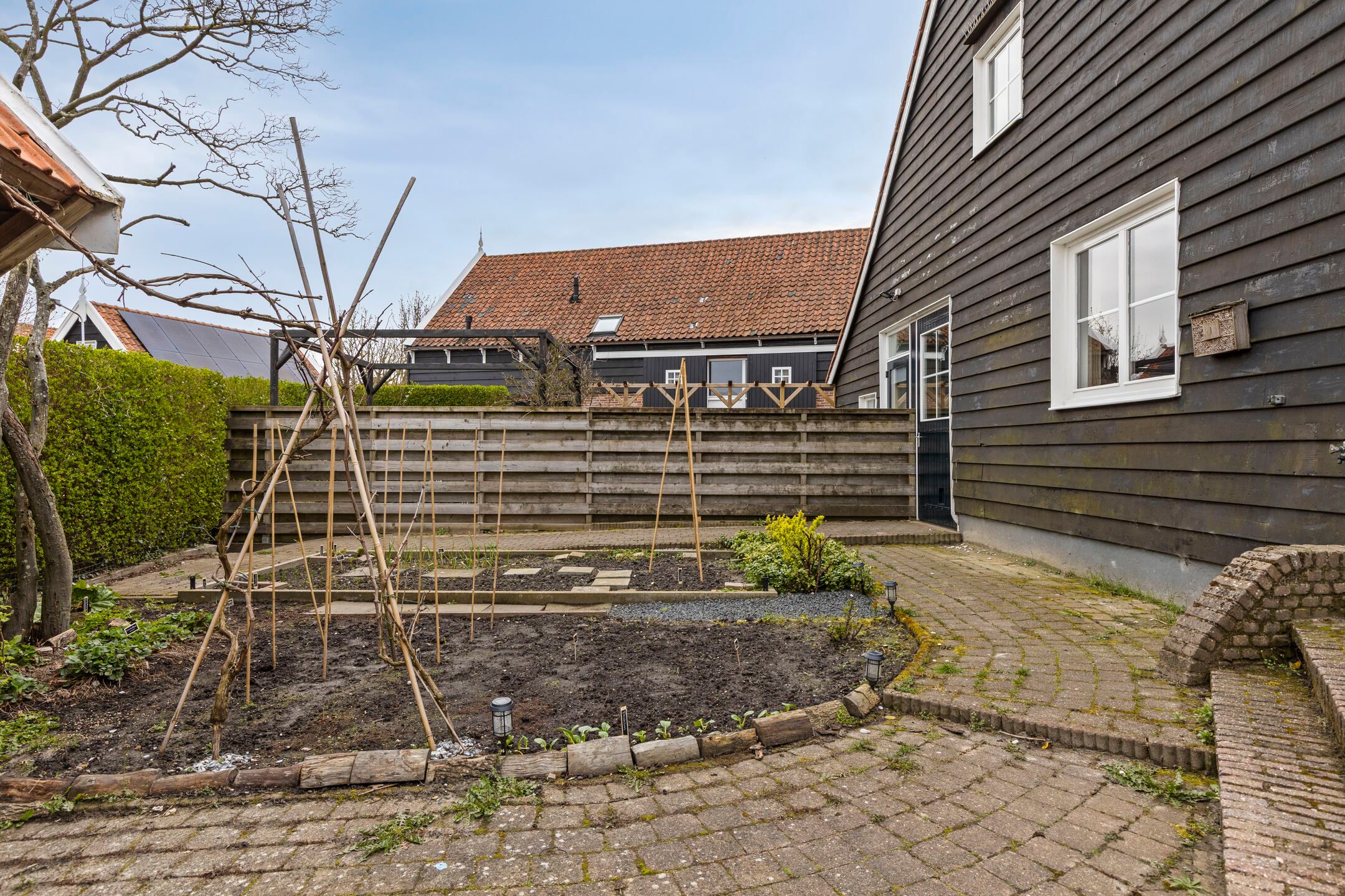 Spacious detached home with independent B&B in Nieuwerkerk center — 71