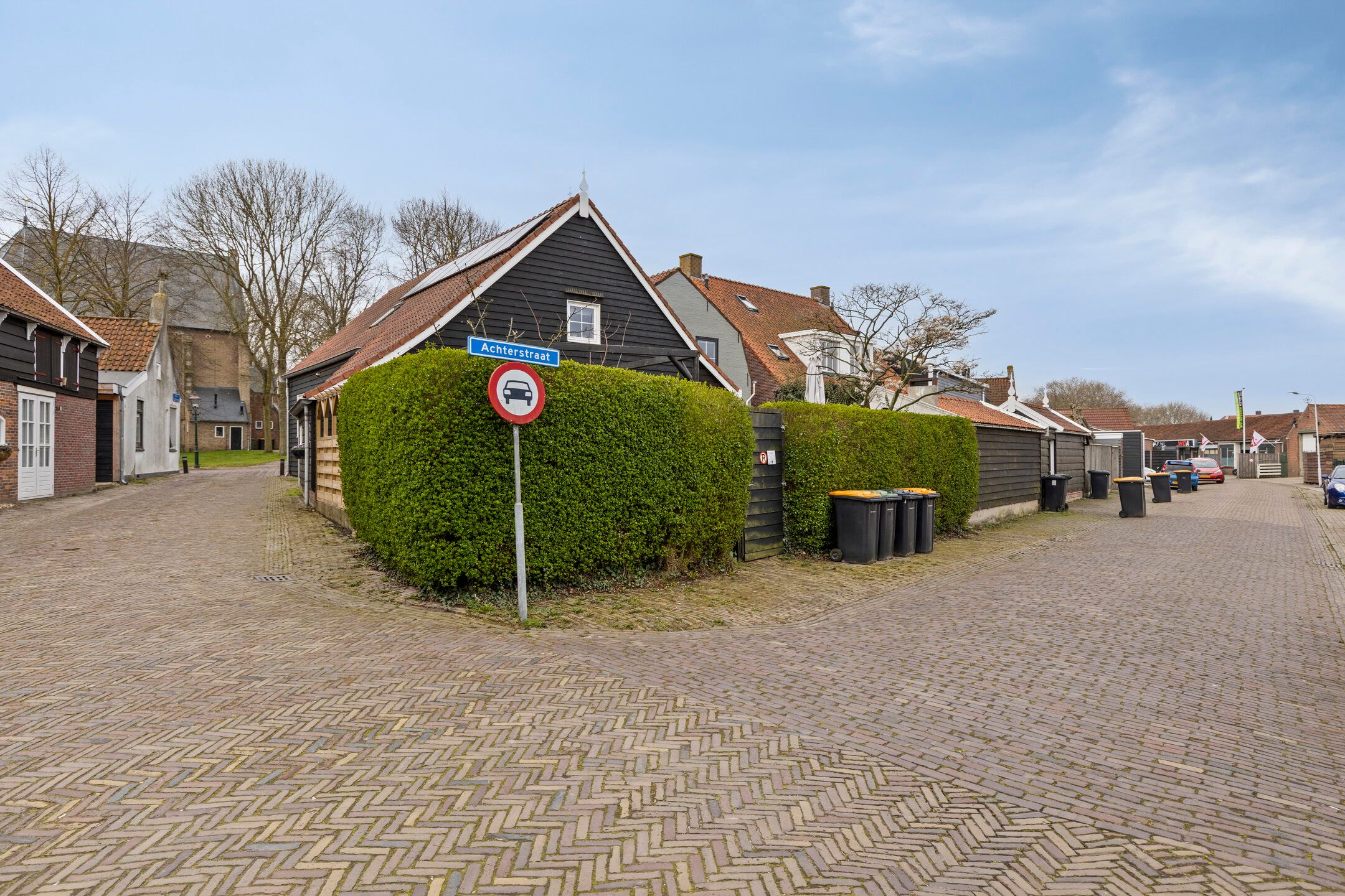 Spacious detached home with independent B&B in Nieuwerkerk center — 77