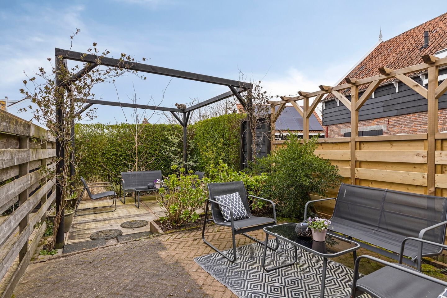 Spacious detached home with independent B&B in Nieuwerkerk center — 78