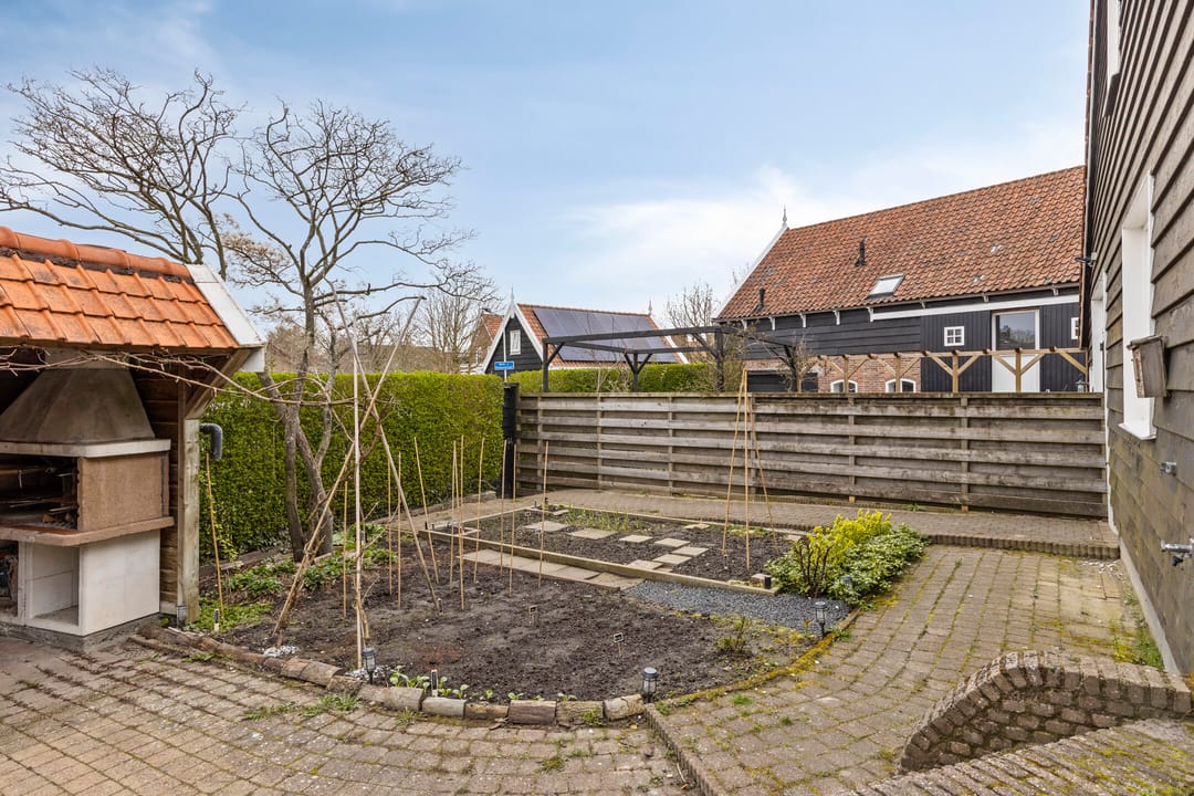 Spacious detached home with independent B&B in Nieuwerkerk center — 75