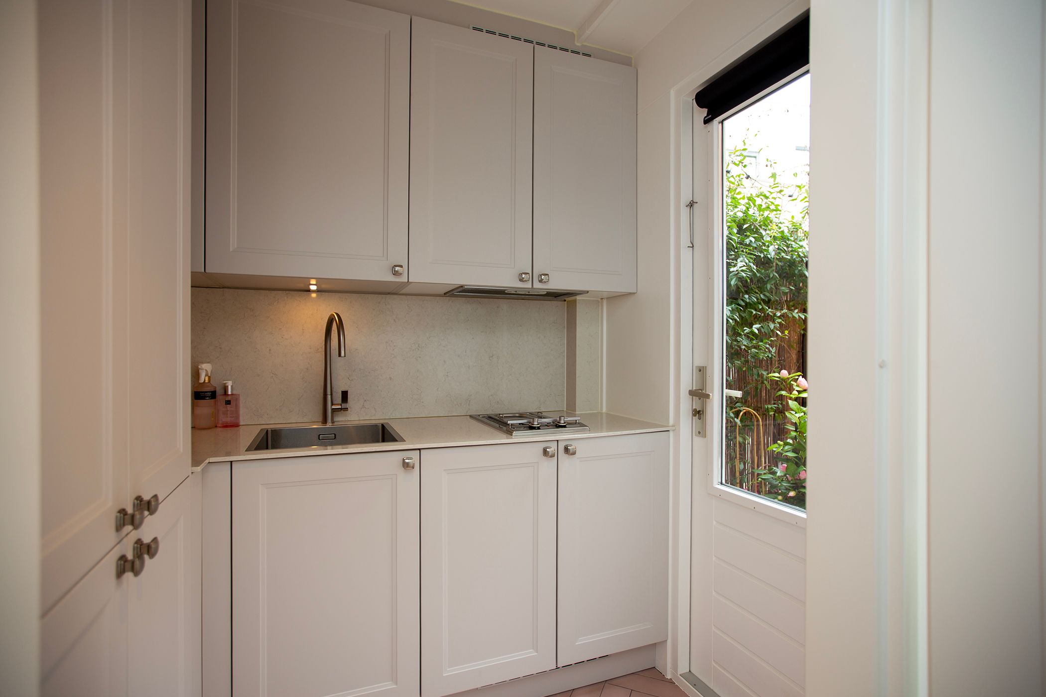 Photo 12 of Prins Hendrikstraat 64-C