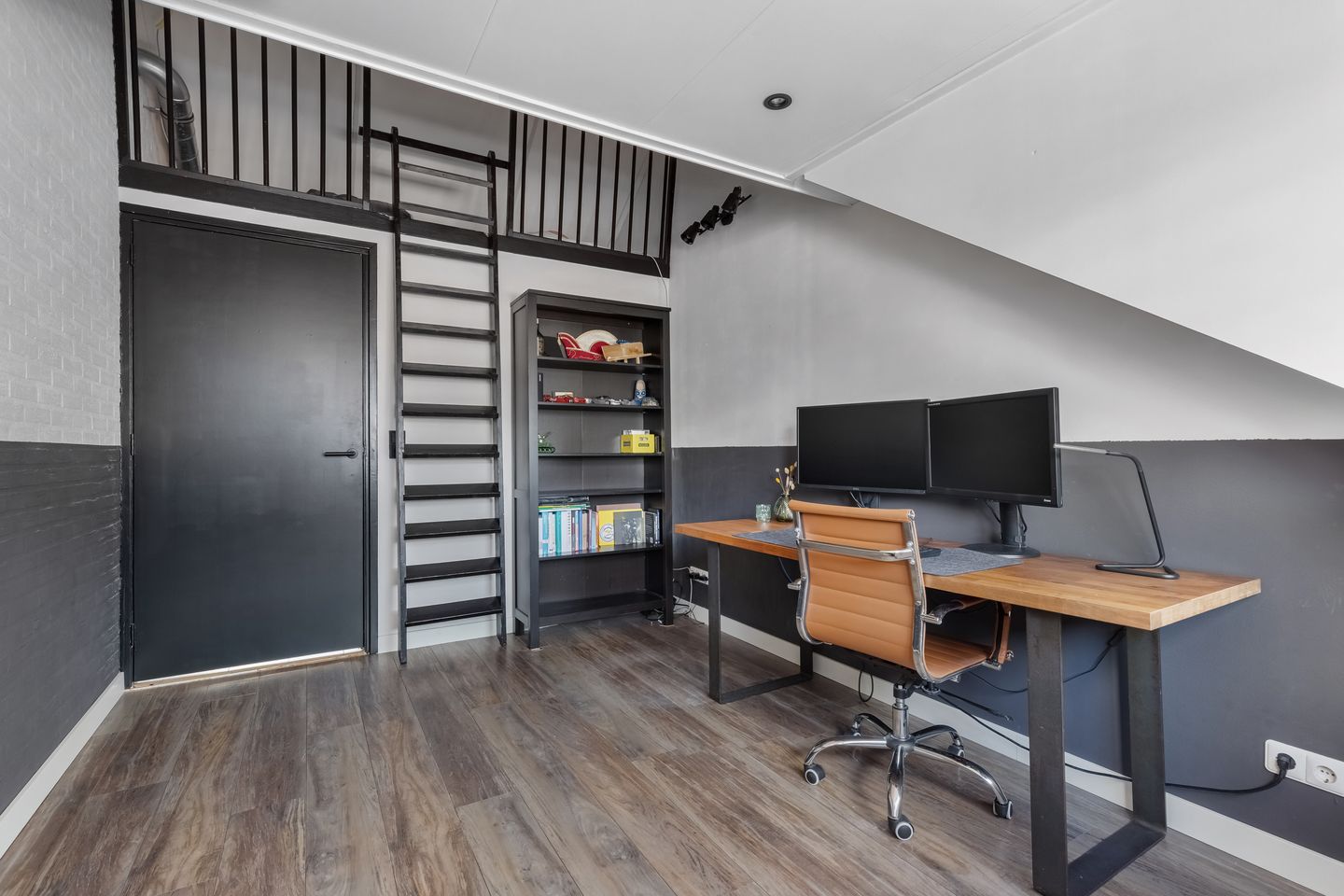 Spacious extended semi-detached home with garage in Heino Zuid — 25