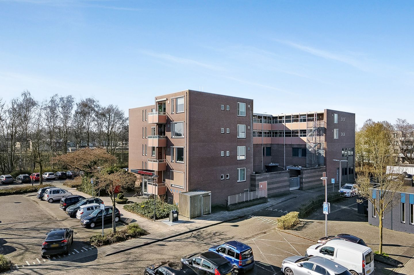 View photo 2 of Deltaweg 185