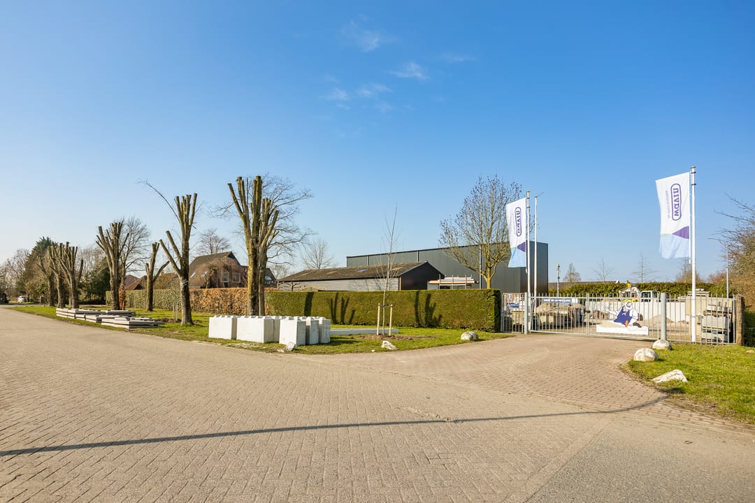 Unique Mixed-Use Property with Spacious Lot Near A-27 — 41